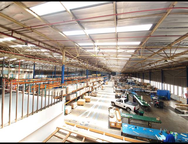 8,558M² WAREHOUSE FOR SALE IN CITY DEEP